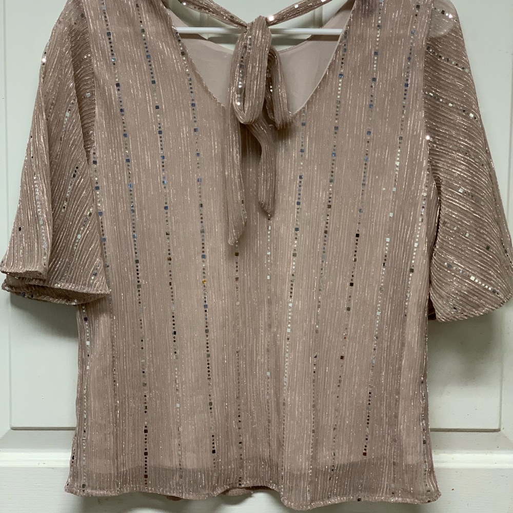 Women’s top US size Large